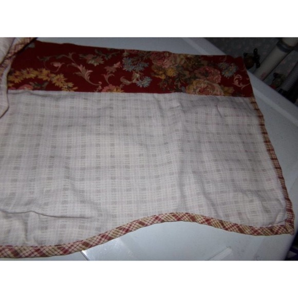 COPY - AMERICAN LIVING FLORAL VALANCE ROSES - Picture 4 of 4